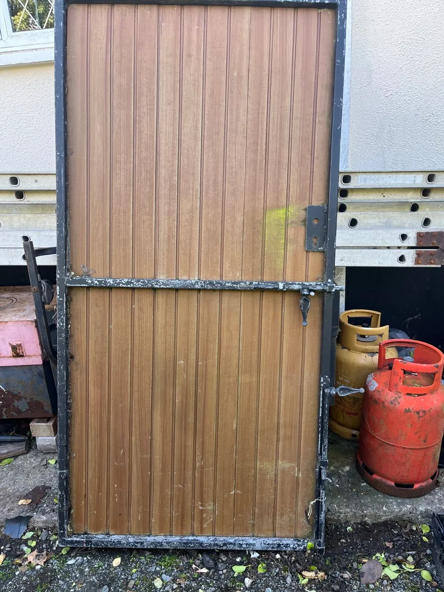 Gate - Image 3