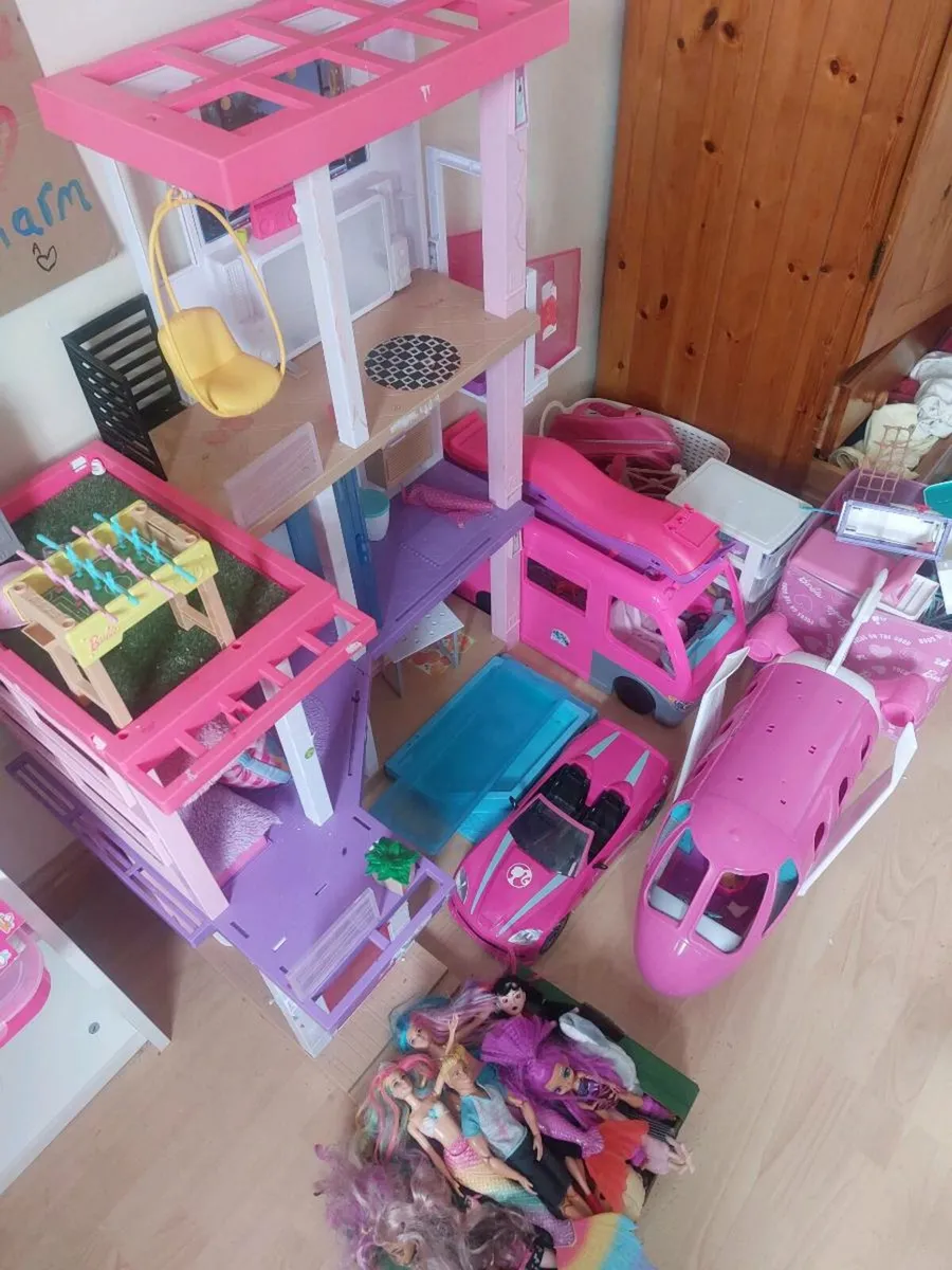 Barbie Dreamhouse bundle - Image 2