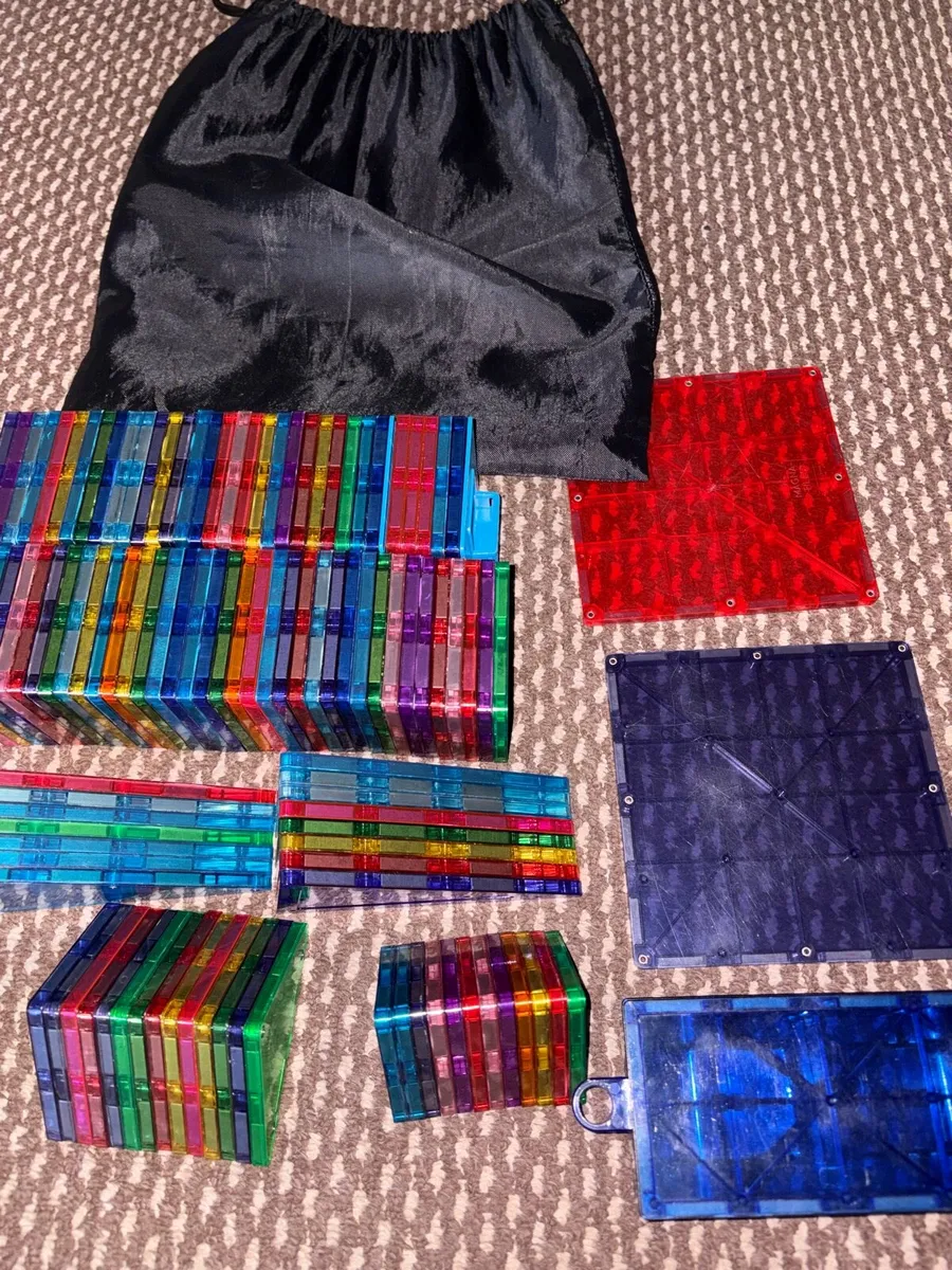 Magnetic tiles