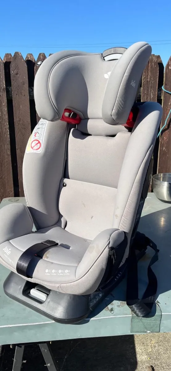Child’s car seat - Image 1