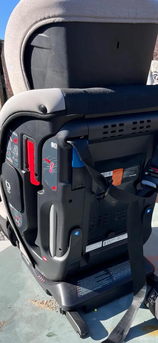 Child’s car seat - Image 2