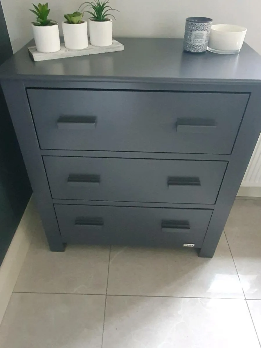 Chest of Drawers - Image 1
