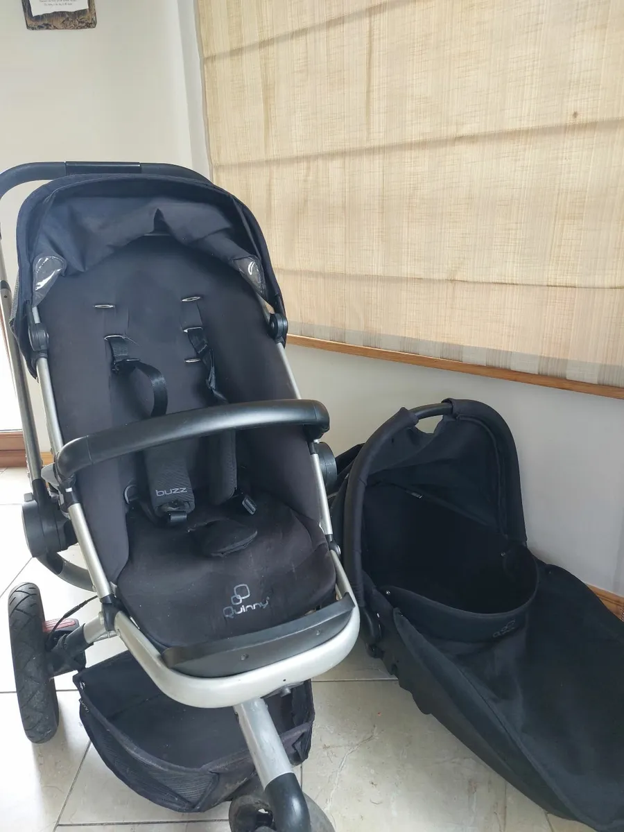 Quinny pushchair and carry cot - Image 1