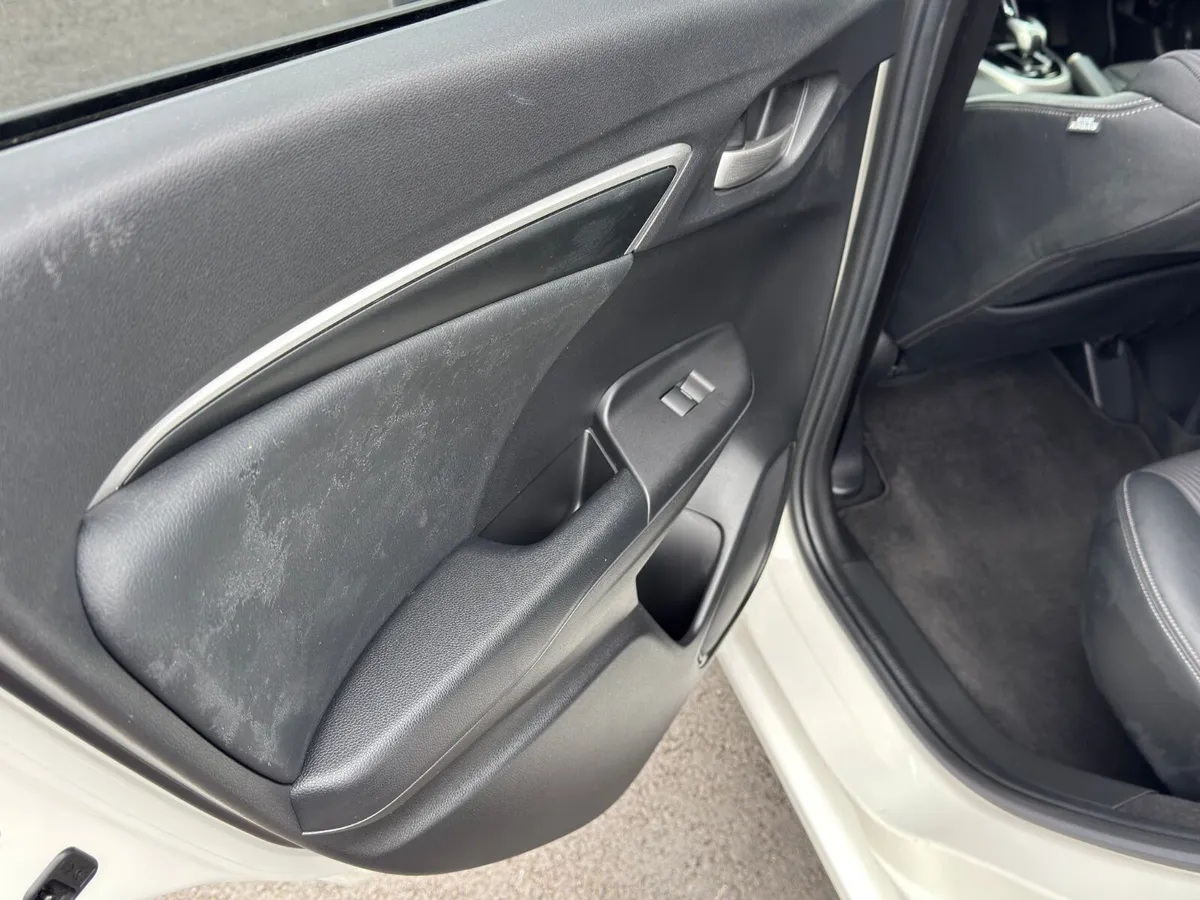 Honda Fit 2019 hybrid - Image 9