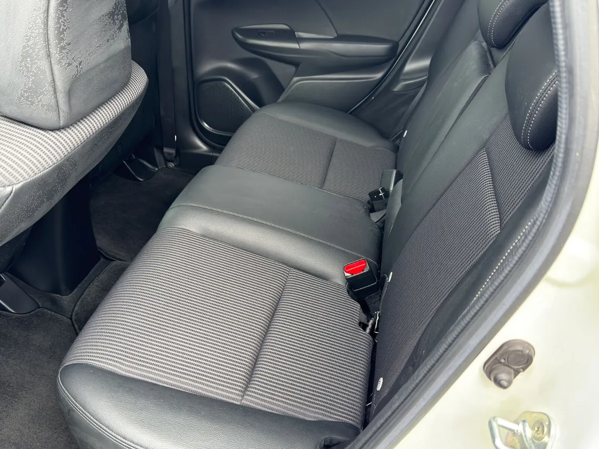 Honda Fit 2019 hybrid - Image 8