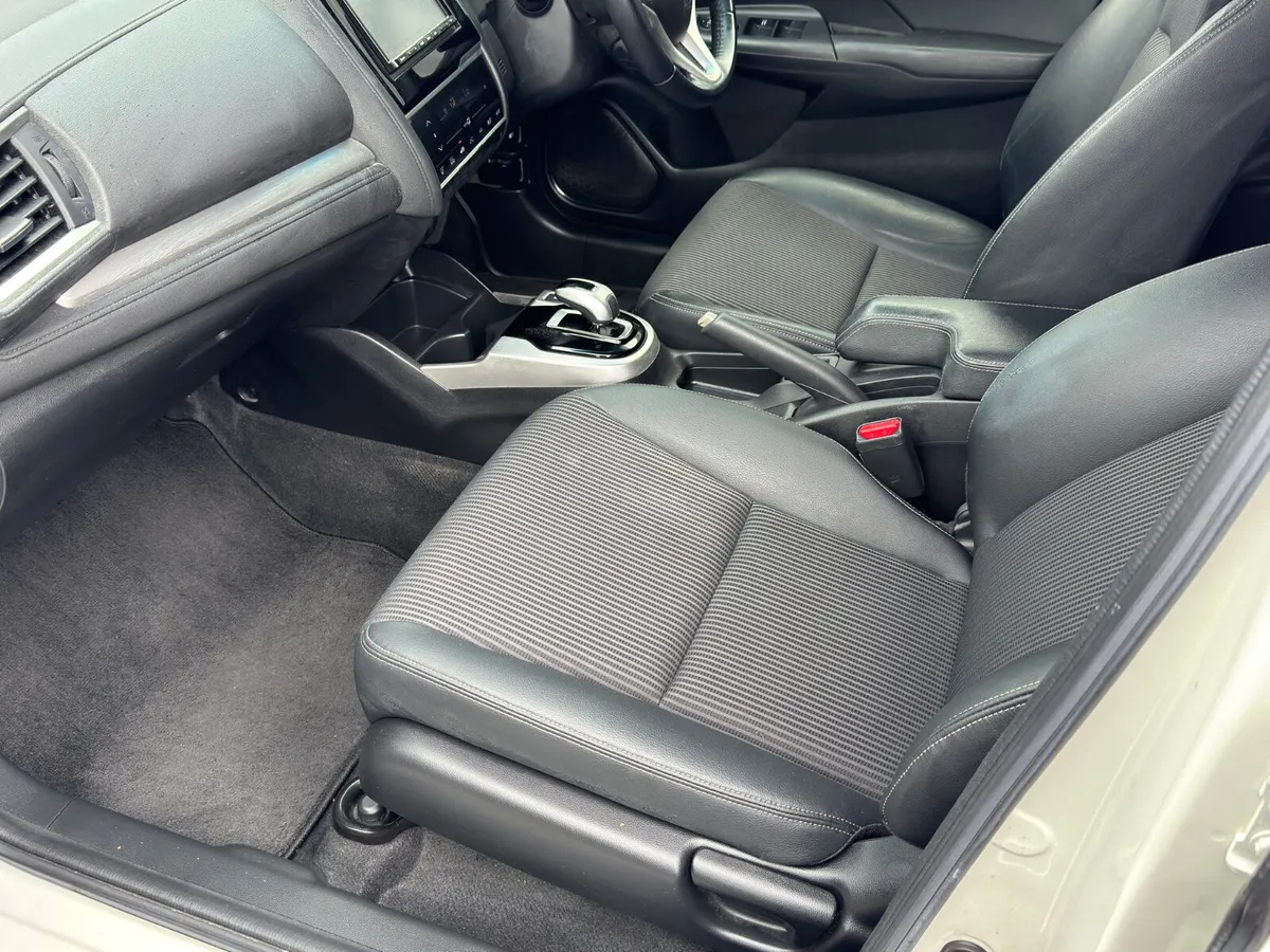 Honda Fit 2019 hybrid - Image 11