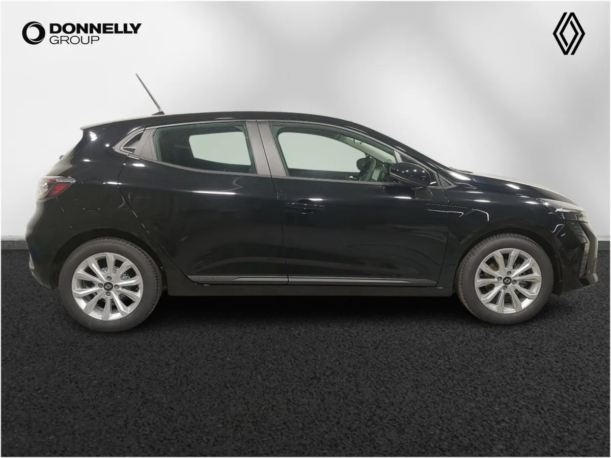 Renault Clio Hatchback Evolution - Image 3