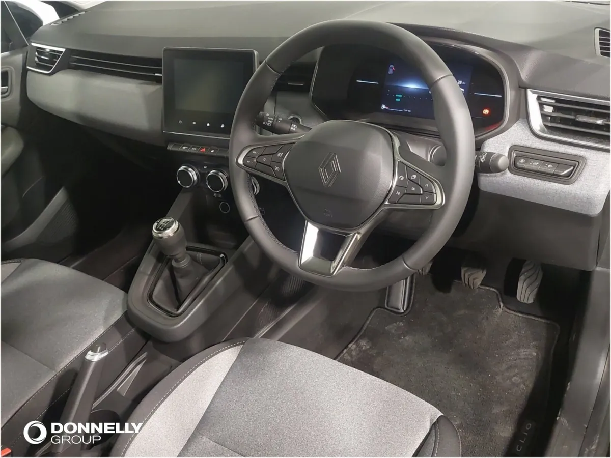 Renault Clio Hatchback Evolution - Image 4