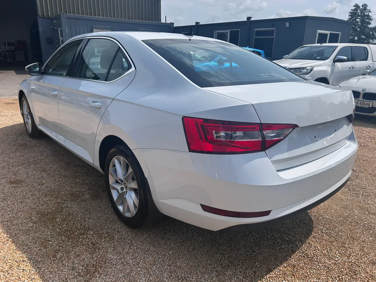 SKODA SUPERB SE 2.0 TDI - Image 4