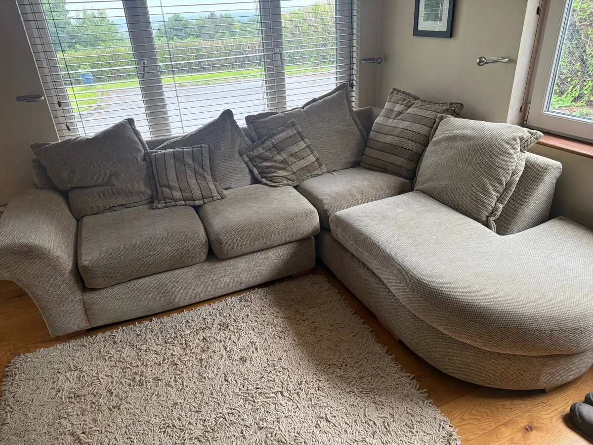 Sofa and furniture - Image 1