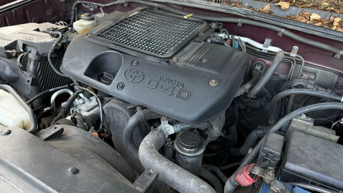 Toyota Land Crusier Engine - Image 3