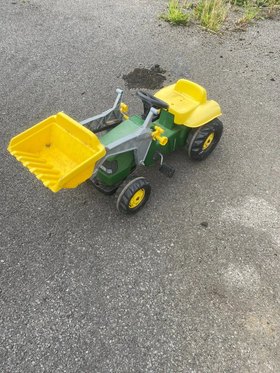 Toy tractor