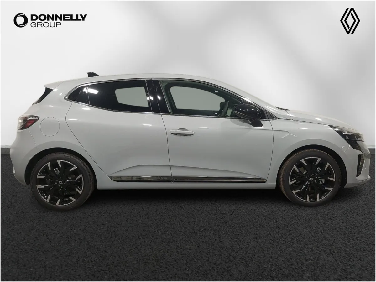 Renault Clio Hatchback Techno - Image 3