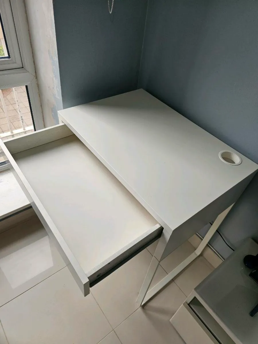 Office table and chair - Image 2