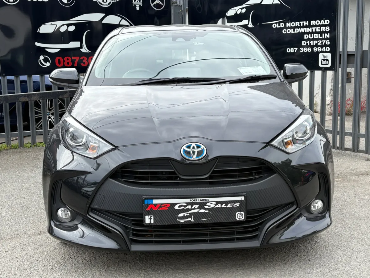 241 Toyota Yaris 1.5 Hybrid Auto, LIKE NEW - Image 2