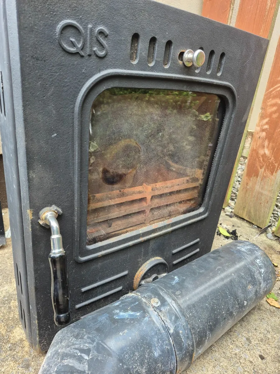 Solid fuel stove - Image 1