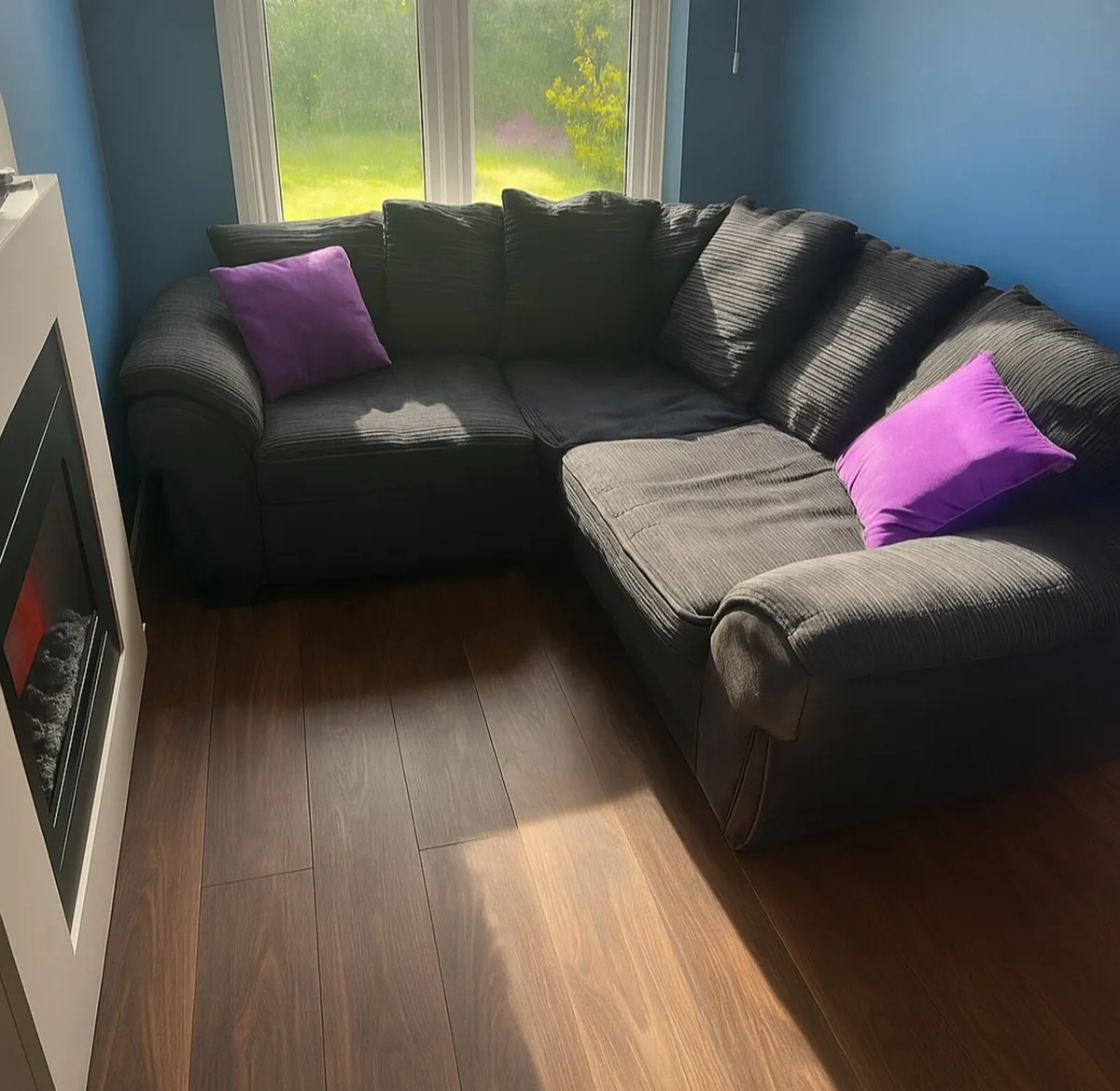 Corner couch - Image 1