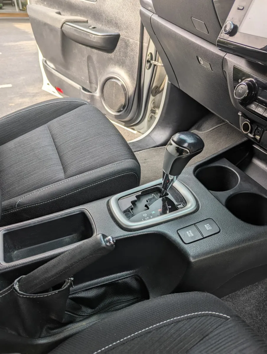 Toyota Hilux 2021 - Image 3