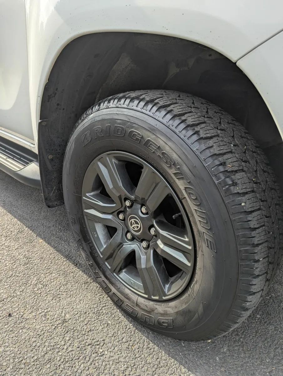 Toyota Hilux 2021 - Image 4