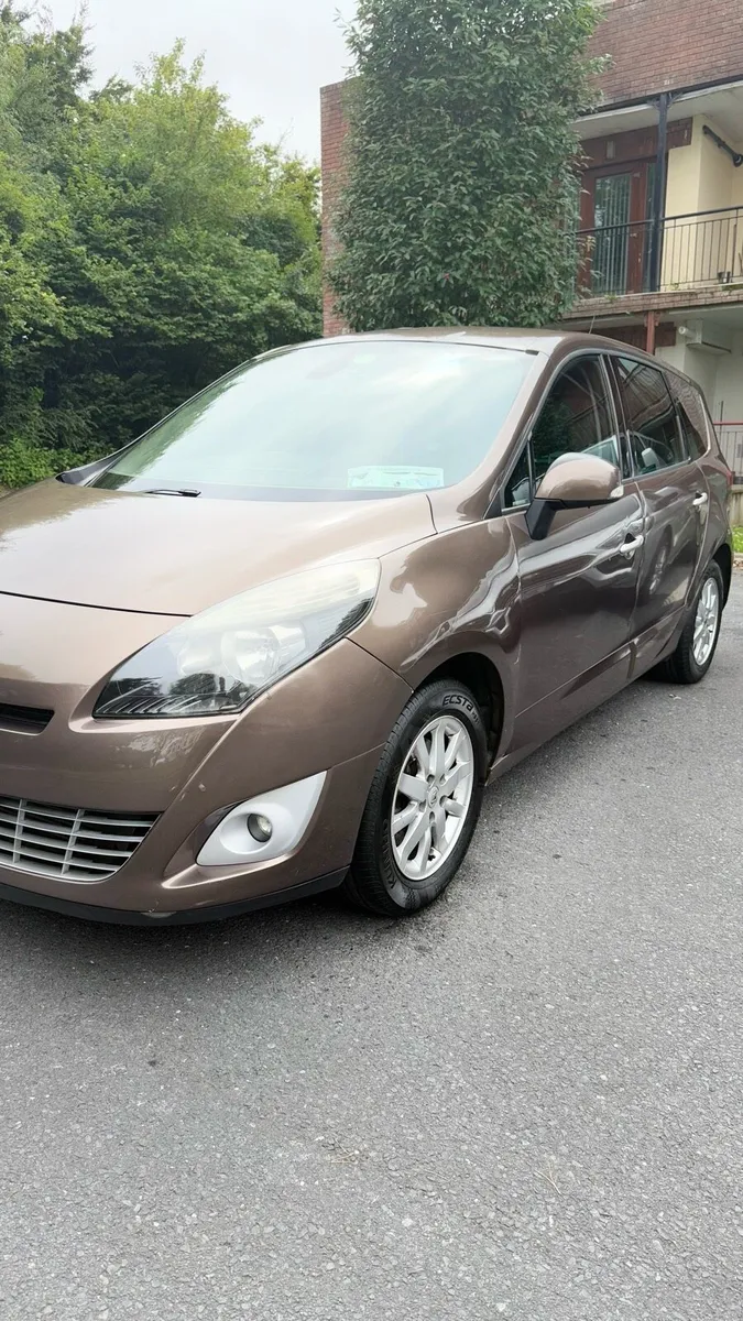 Renault Grand Scenic 7-Seater – 2010 –Tom Tom - Image 1