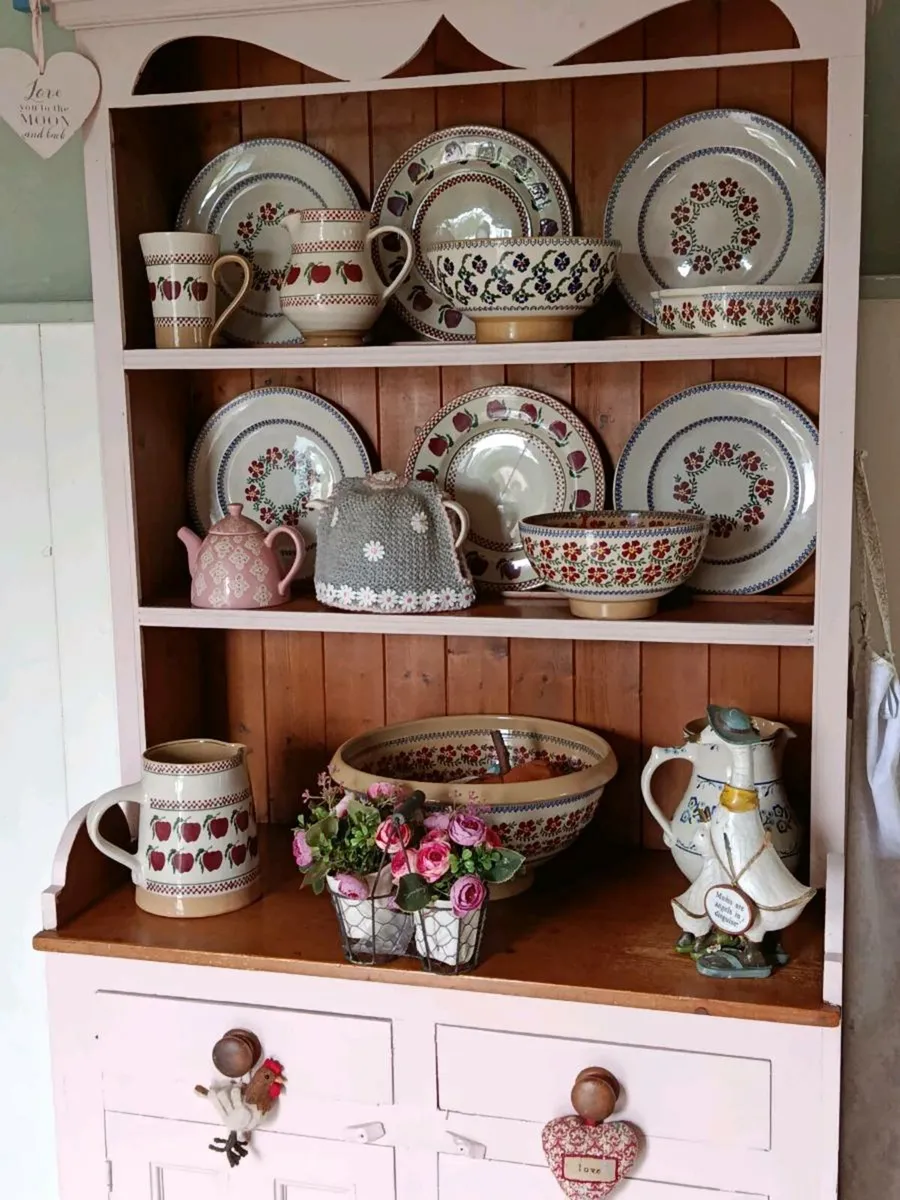 Beautiful country style dresser delivery arranged - Image 3