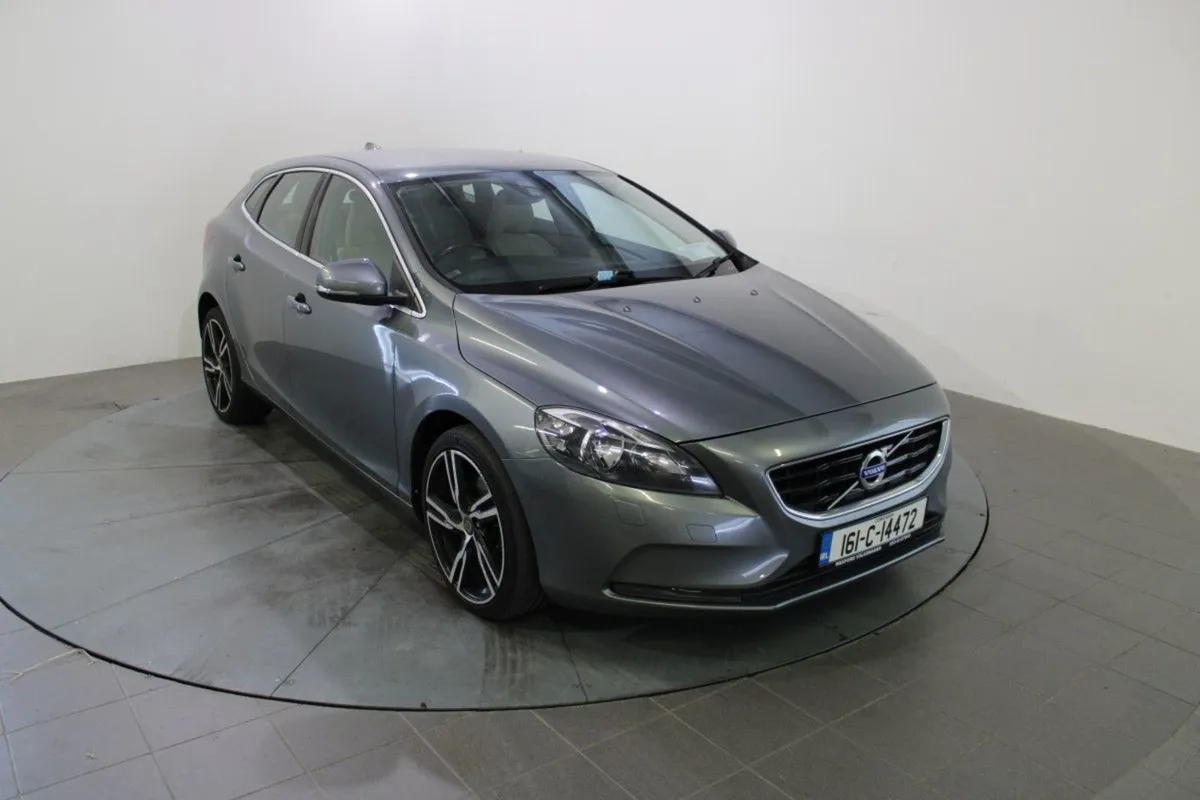 Volvo V40 D2 (120hp) Se leather - Image 1
