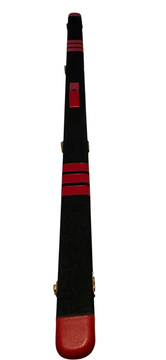 AS NEW CUSTOM CUES CASE - Image 1