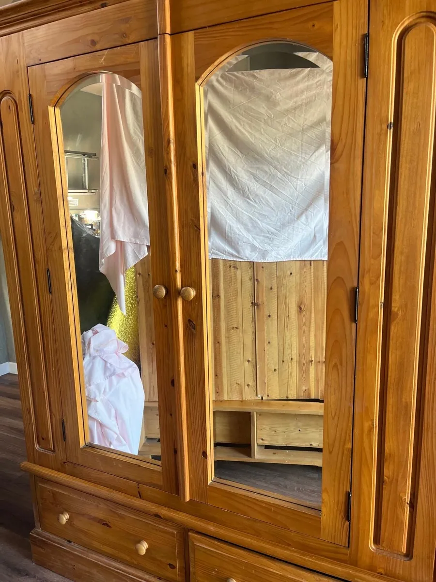Wardrobe - Image 4