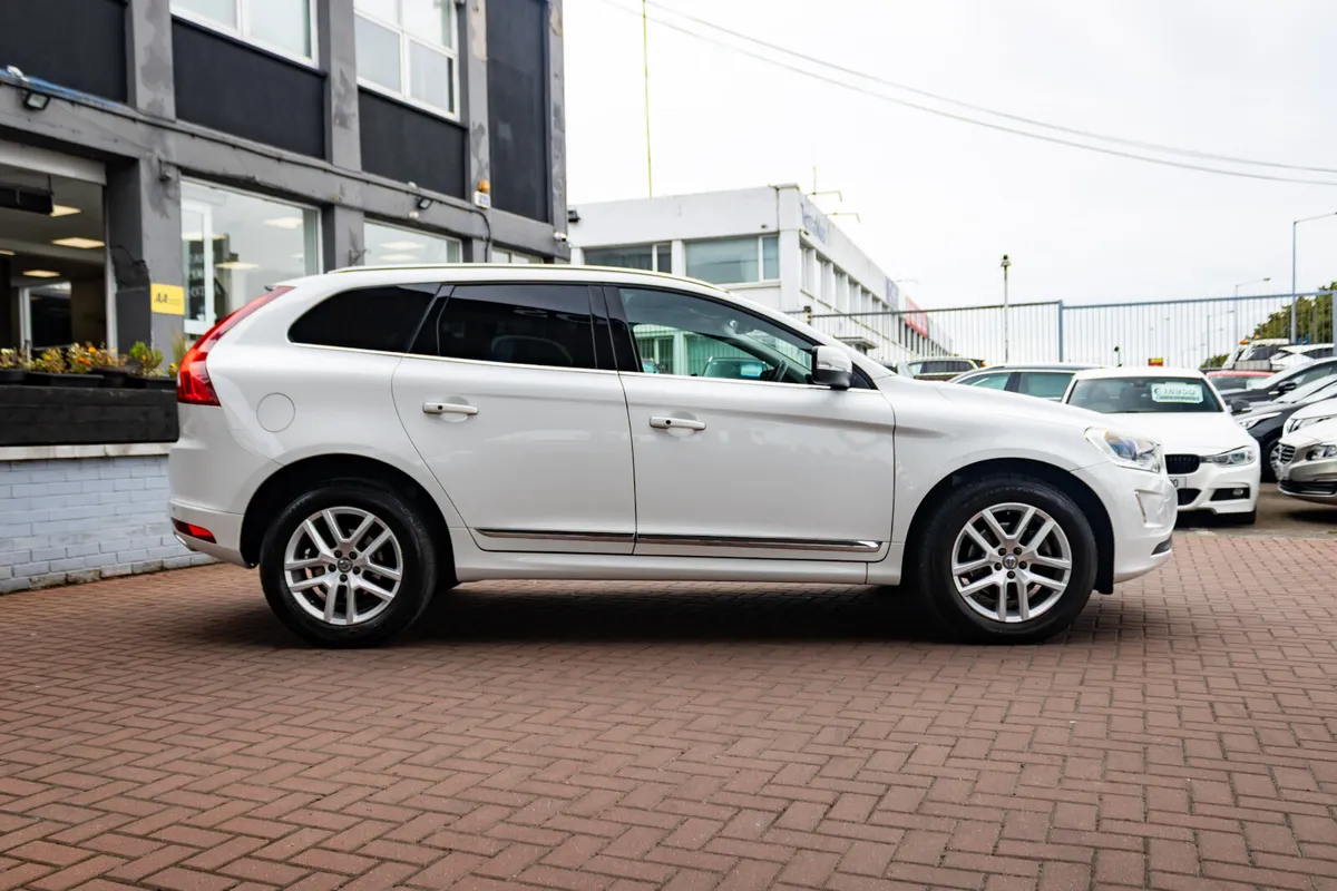 VOLVO XC60 2.0D4 SE LUXURY DELUXE 5DR ESTATE AUTO - Image 2