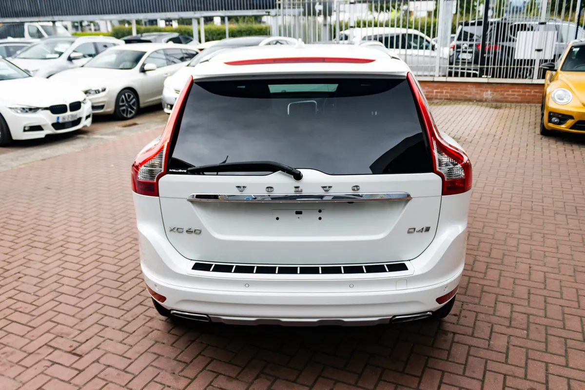 VOLVO XC60 2.0D4 SE LUXURY DELUXE 5DR ESTATE AUTO - Image 4