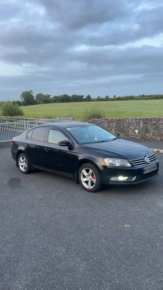 Volkswagen Passat 2012 - Image 1