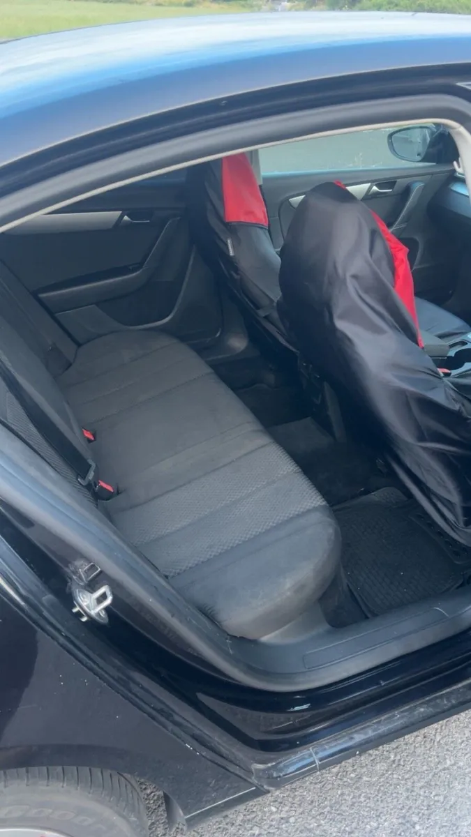 Volkswagen Passat 2012 - Image 4