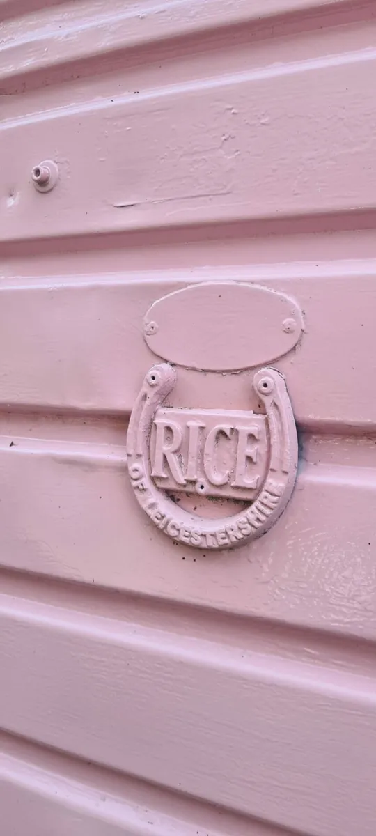 Vintage horse box - Image 3