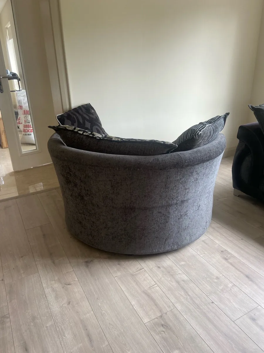 Cuddle chair - Image 2