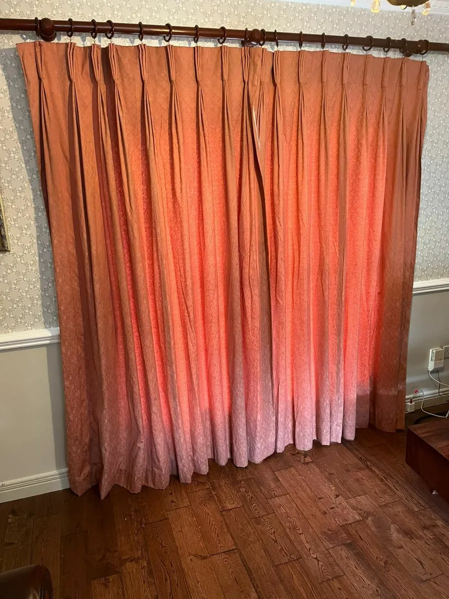 Curtains - Image 3