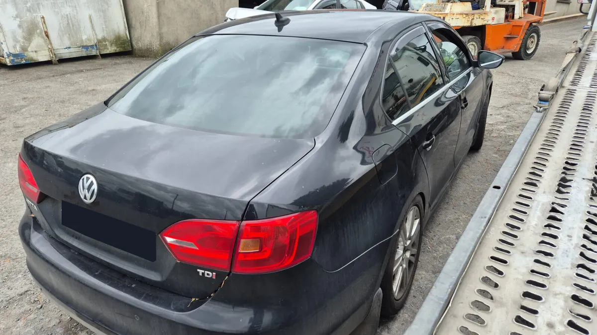 2012 VOLKSWAGEN JETTA 1.6 DIESEL FOR BREAKING! - Image 4