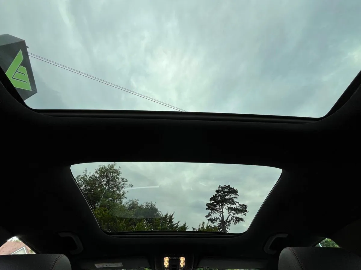 Mercedes-Benz EQB Sunroof 350 AMG Line Premium 4m - Image 3