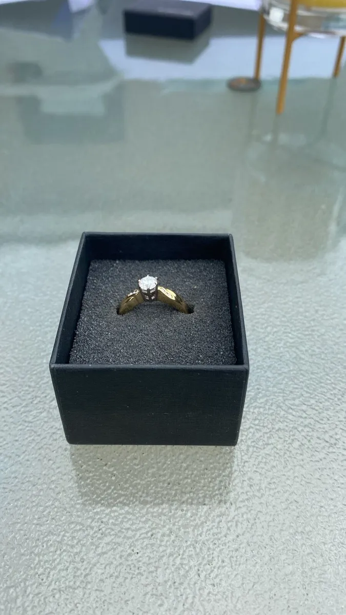 Engagement ring - Image 1