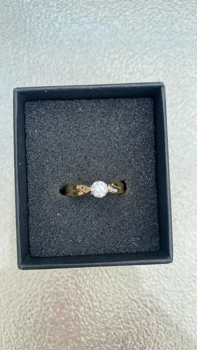 Engagement ring - Image 3