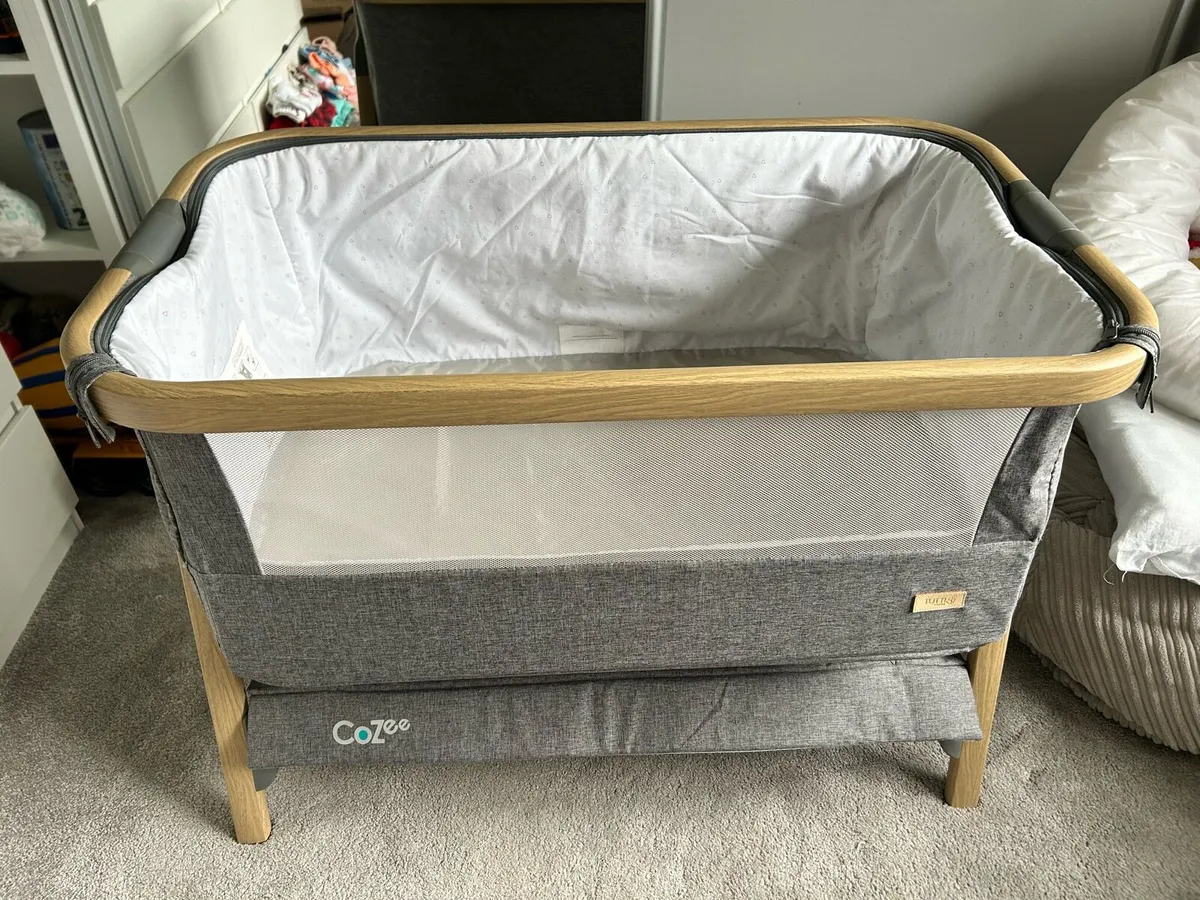 Tutti Bambini CoZee cosleeper - Image 2