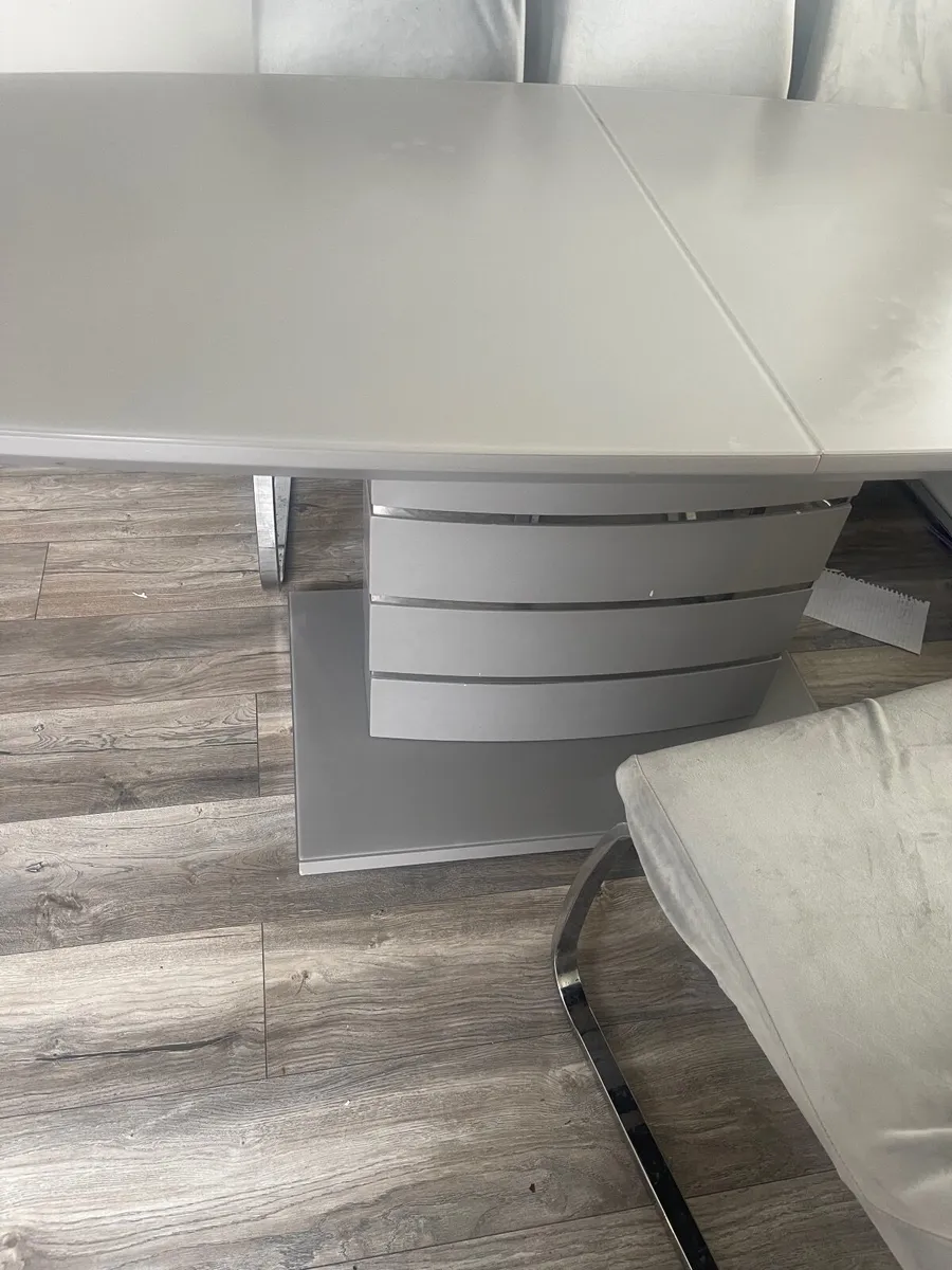 Grey extendable Kitchen table and 6 chairs - Image 3