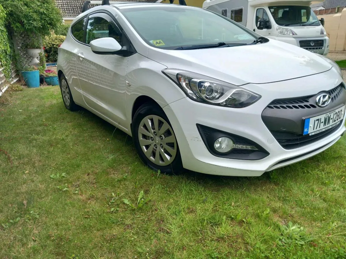 Hyundai i30 Van 2017 1.4 dsl crtv 05/26 - Image 2