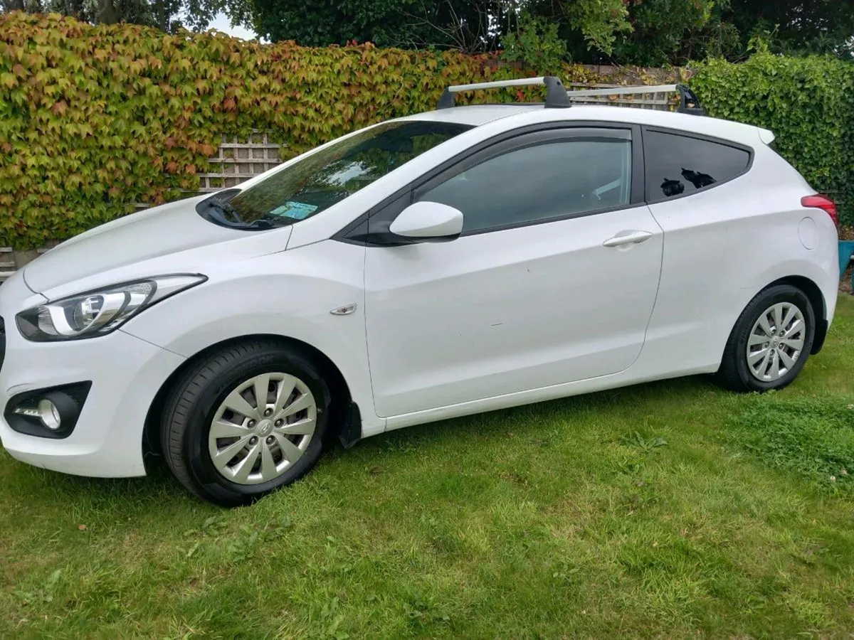 Hyundai i30 Van 2017 1.4 dsl crtv 05/26 - Image 1