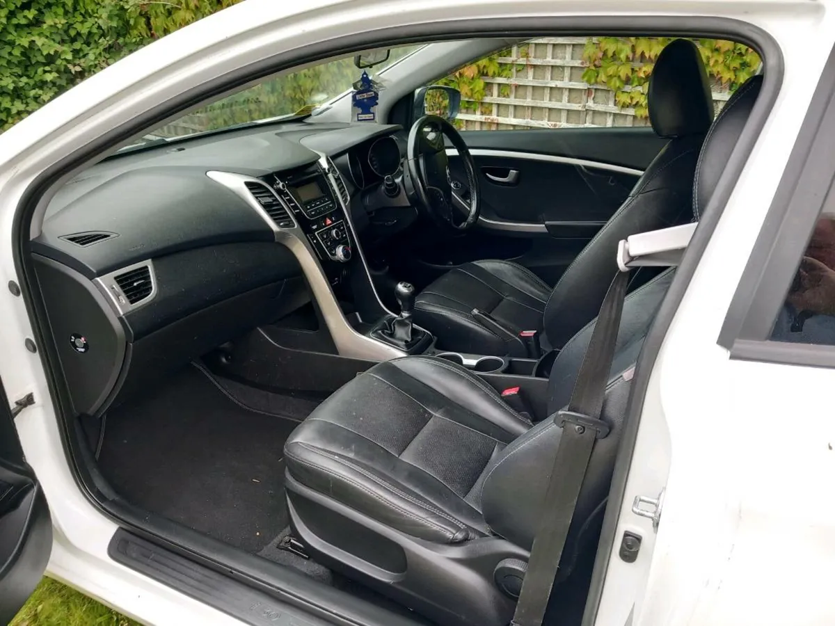 Hyundai i30 Van 2017 1.4 dsl crtv 05/26 - Image 4