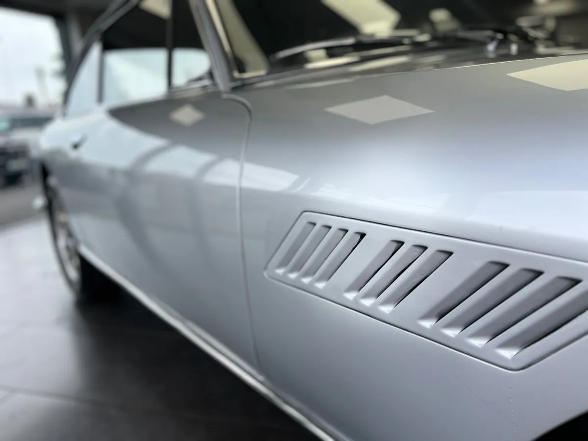 Ferrari 330 GT 2+2  Series 1 - Image 4