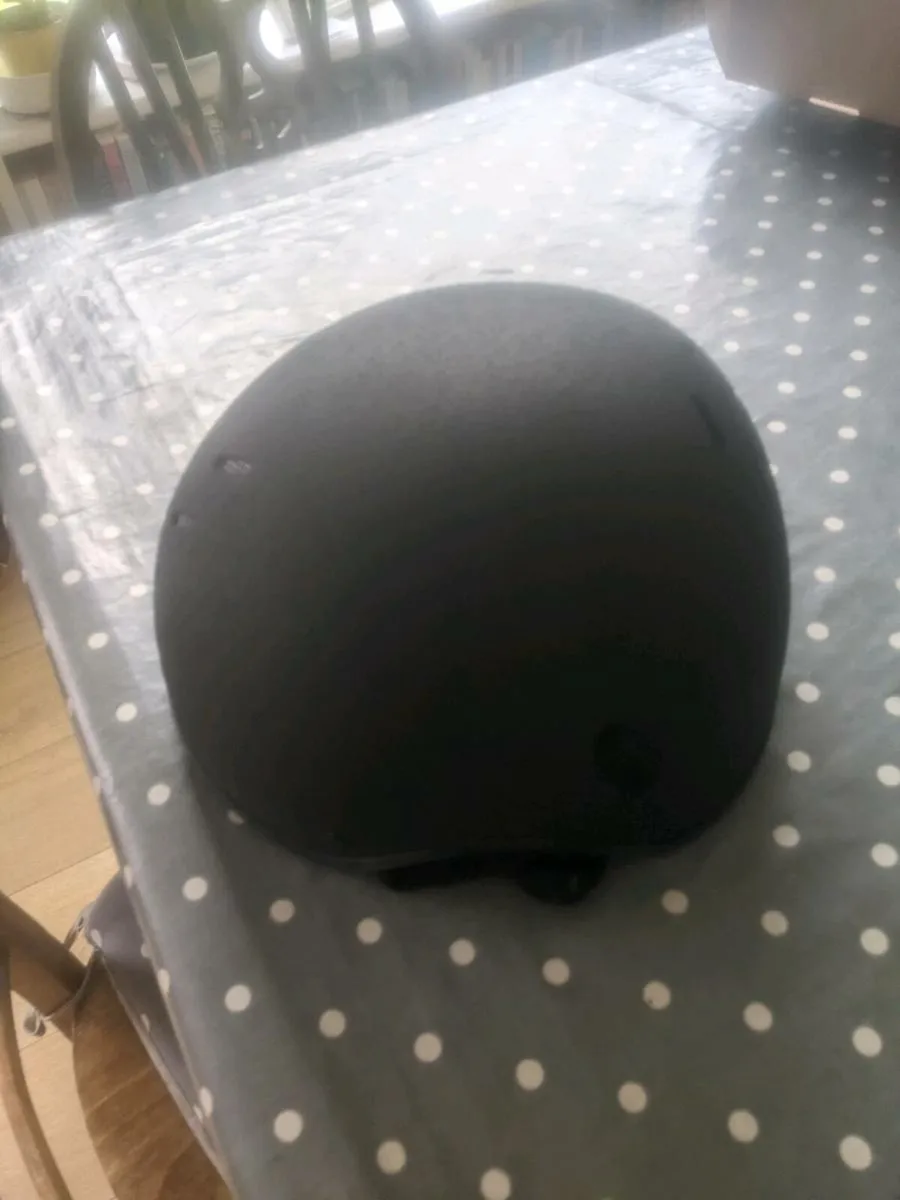 Riding helmut - Image 1