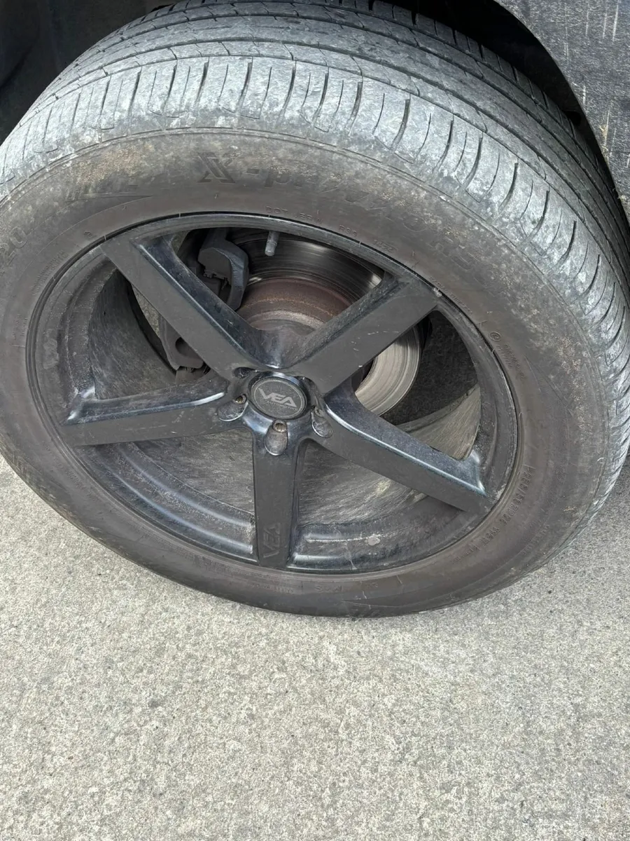 20inch x4 black wheel - Image 2