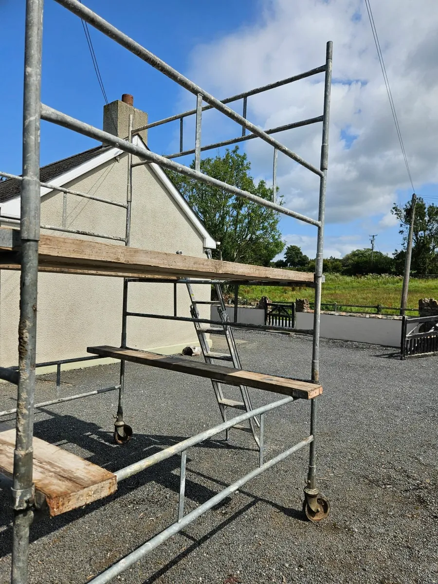 Steel scaffolding tower. - Image 3
