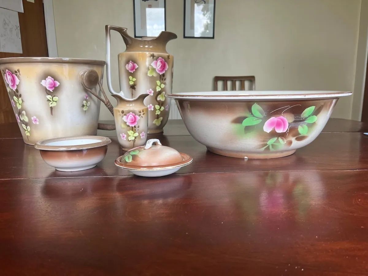 Vintage basin, ewer, soap dish set - Image 1