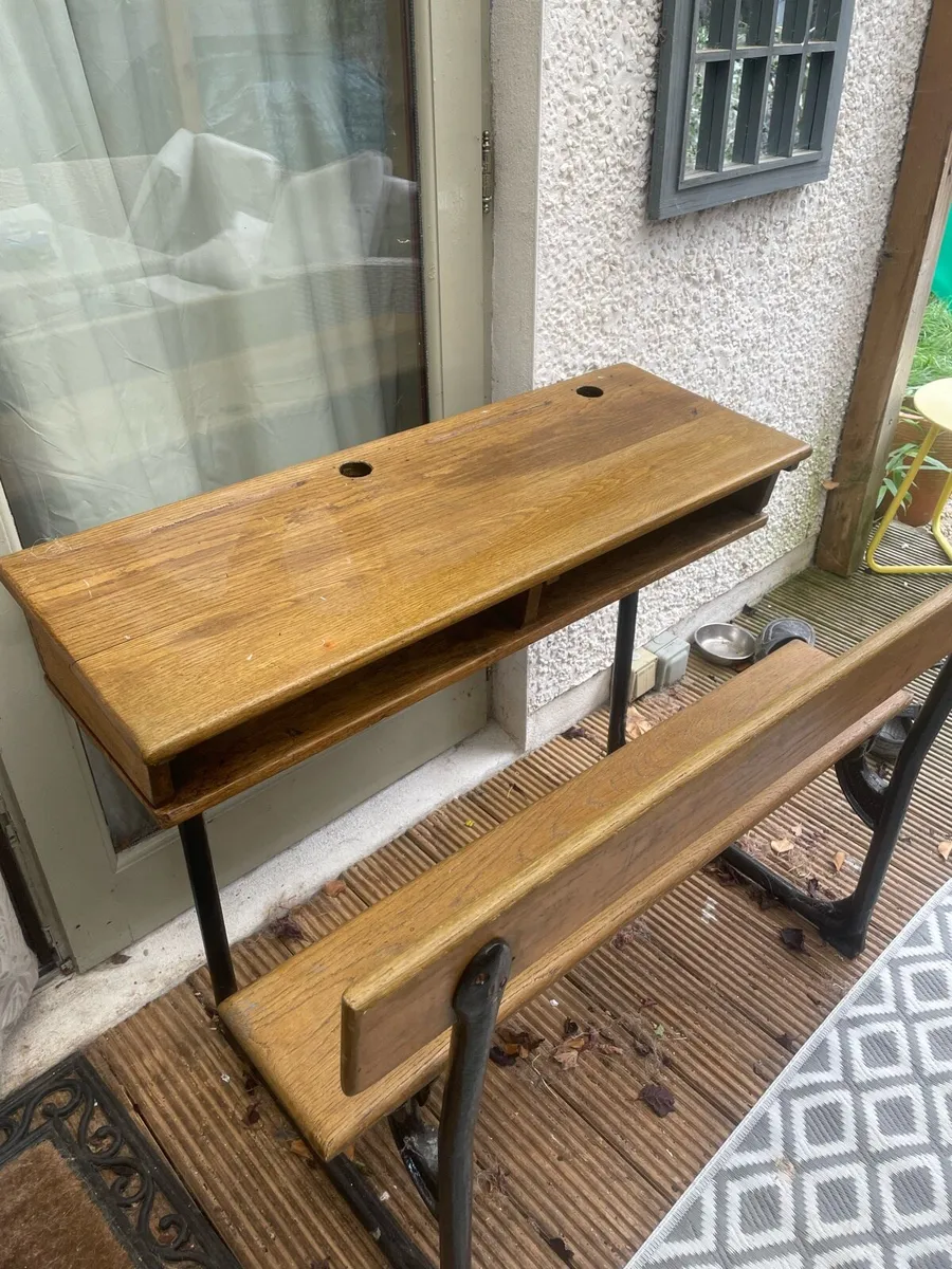 Traditional old school desk - Image 1